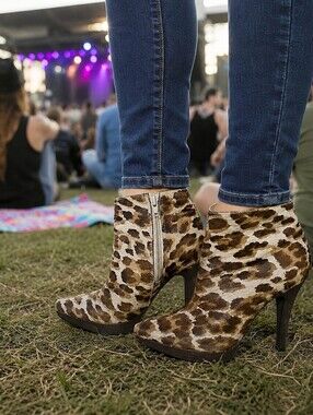 Steve Madden Leopard Animal Print Sexy Boots Booties Size 6 Leather SURVEY 1 EUC